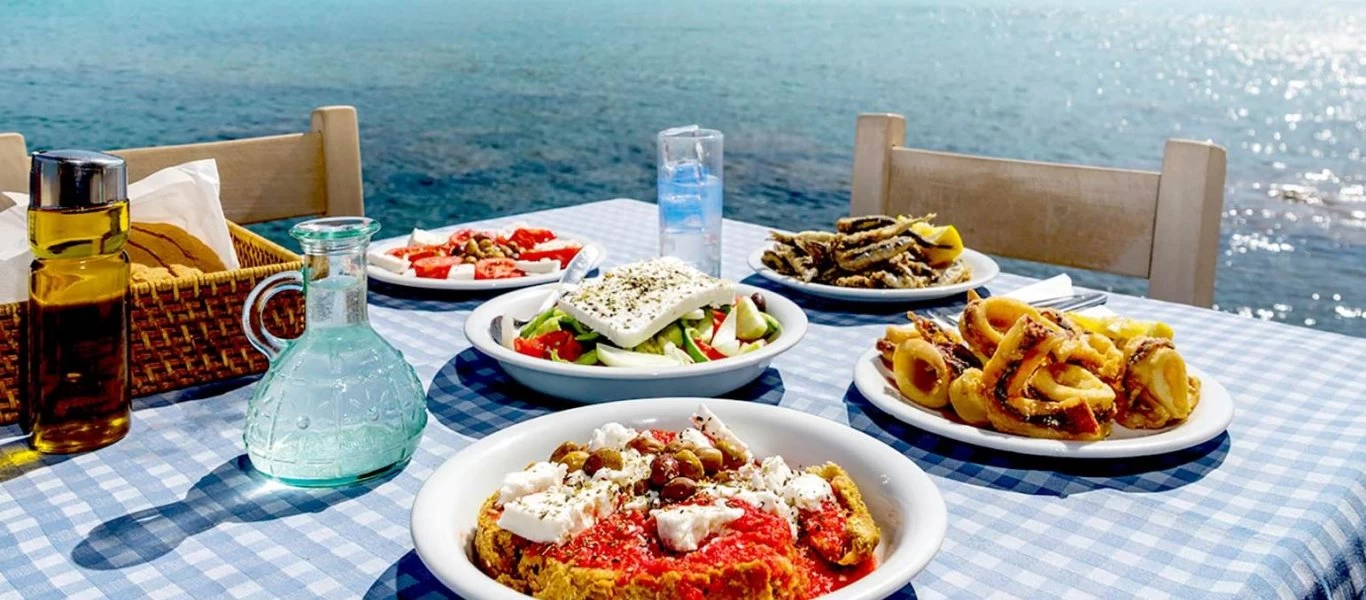 Δρομολογείται μείωση ΦΠΑ στην εστίαση από 24% στο... 13% - Όσα πρέπει να γνωρίζετε